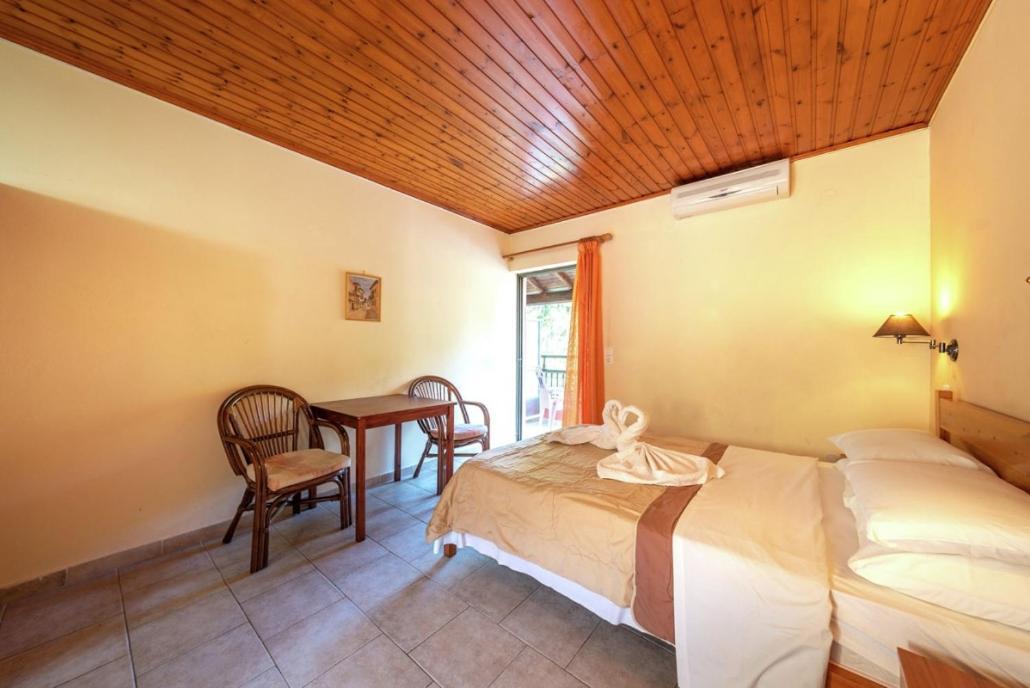 Mimosa Apartments With Pool باليوكاستريتسا المظهر الخارجي الصورة