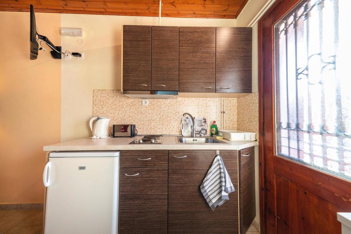 Mimosa Apartments With Pool باليوكاستريتسا المظهر الخارجي الصورة